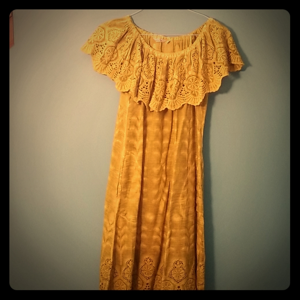 Beautiful, olive green strapless summer dress.